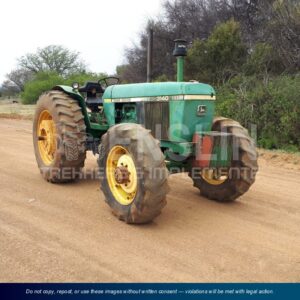 John Deere 3140